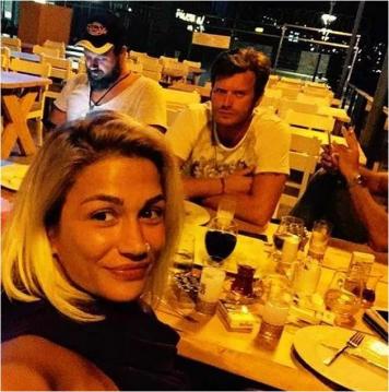 Kıvanç Tatlıtuğ'un kız kardeşiyle fotoğrafı sosyal medyayı salladı