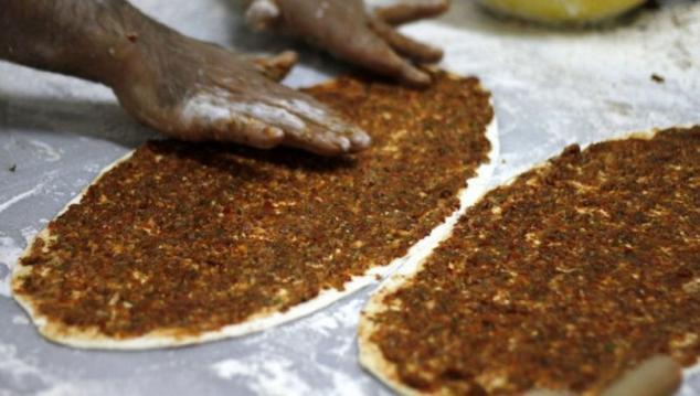 İKİ LAHMACUNA